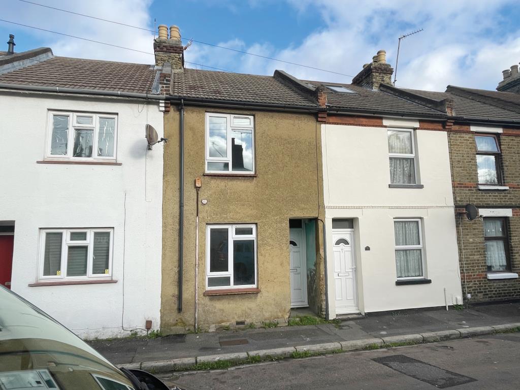 Lot: 23 - HOUSE REQUIRING COMPLETE REFURBISHMENT -